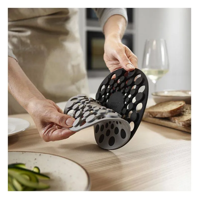 Dessous De Plats Souples Et Silicone | Dessous De Plats Extensibles Pliables-Joseph Joseph Spot On Set de 2 Dessous de Plat silicone emboitables NOIR